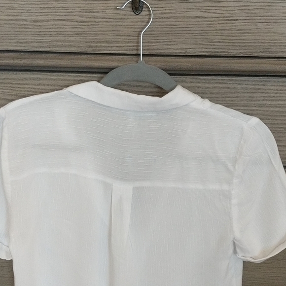 BCBGeneration White Button Up Tie Front Crop Top - Picture 5 of 10